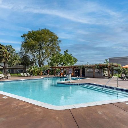 Best Western Plus Garden Court Inn Fremont Esterno foto