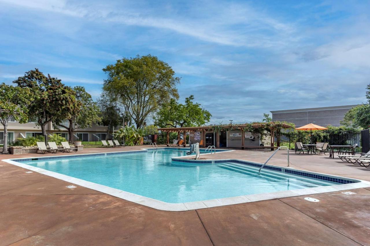 Best Western Plus Garden Court Inn Fremont Esterno foto